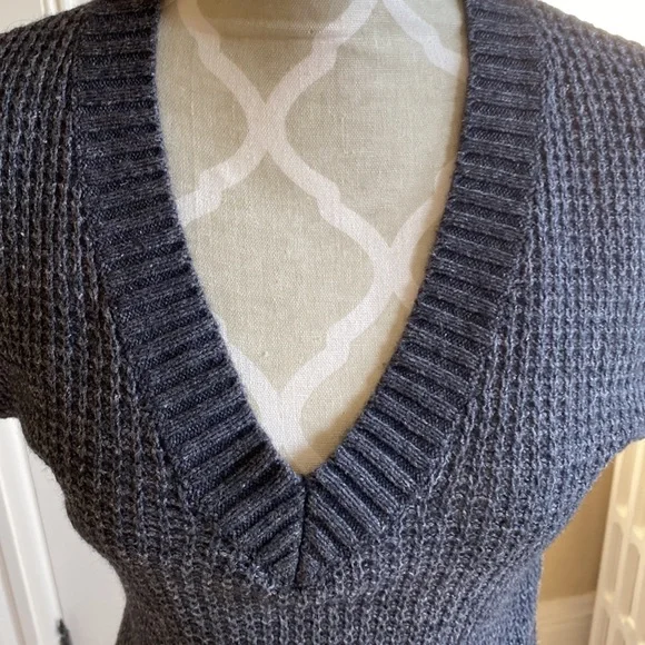 Joe Fresh grey knit V neck cap sleeve skinny dress - Picture 2 of 10